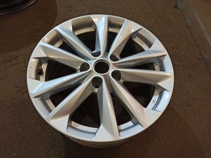 Nissan Qashqai диск R17 Оригинал один