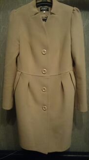 Новое пальто нежного бежевого цвета