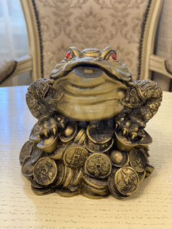Статуэтки. Трехлапая жаба. Фен шуй