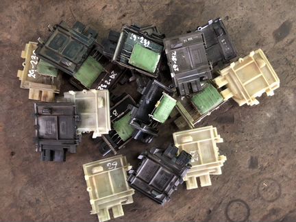 Блок управления мотором печки Ауди 80 893959263