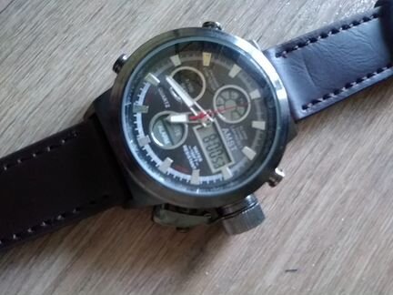 Часы кварцевые новые