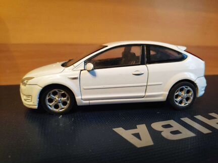 Игрушечный автомобиль