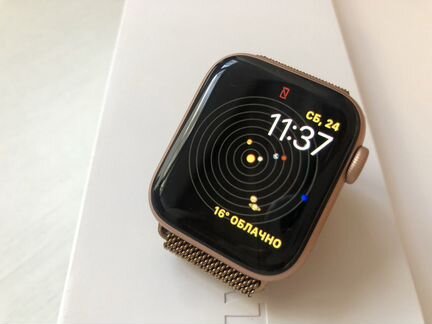 Apple Watch Series 5 Aluminum Case Gold 40mm