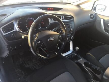 KIA cee'd 1.6 МТ, 2013, битый, 78 000 км