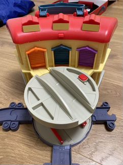 Двухэтажное депо chuggington +5 паровозиков