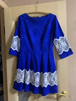 Платье синее с кружевами