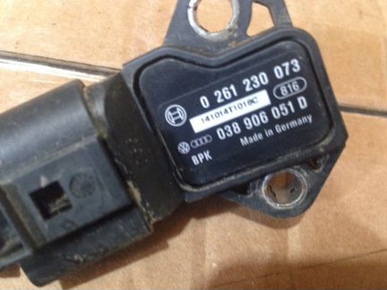 Датчик давления воздуха 038906051D