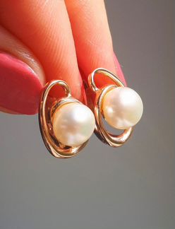 Золотые серьги с крупным жемчугом