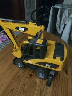 Экскаватор CAT