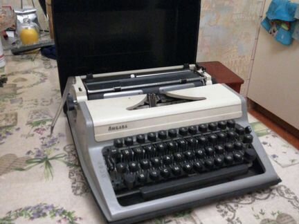 Пишущая машинка