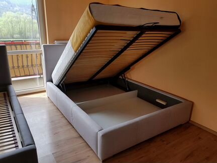 Кровать с подъемным механизмом