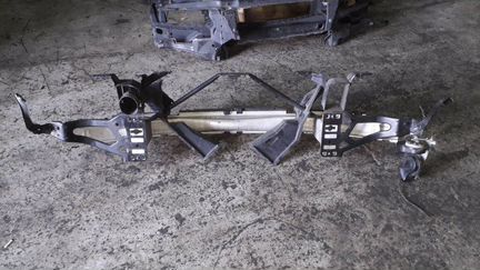 Усилитель бампера передний Bmw 5 E60 M54B25 2005