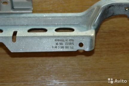 Кронштейн коленной подушки Vw Touareg 7P 2010-2018