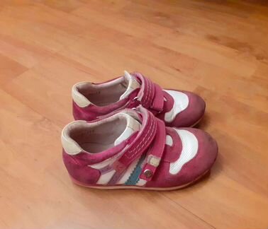 Продам кроссовки 26р