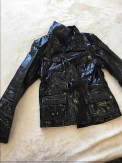Продам кожаную лаковую куртку