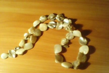 Бусы из перламутра