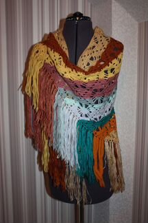 Вязаная шаль ручной работы
