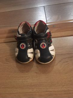 Сандали практически новые