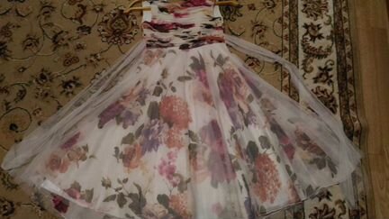 Продам нарядное платье на девочку рост 134