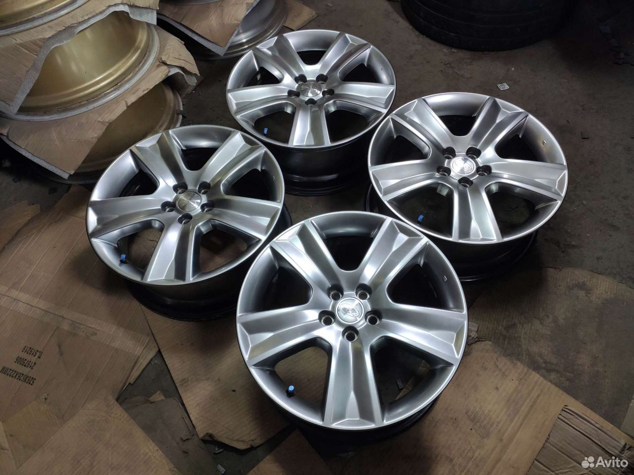 Mercedes w212 оригинальные диски r17. Тонированные диски. Алюмохром диски ауди. Кристалл оригинальный диск шкода. Диски шкода из европы.