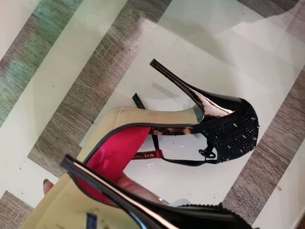 Новые туфли на выход с шипами Svetski