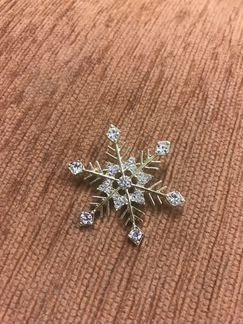 Брошка снежинка новогодняя