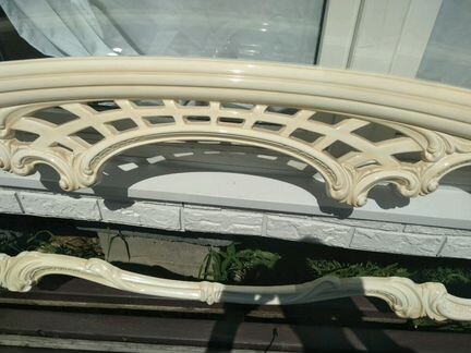 Изголовье кровати