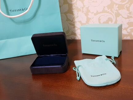 Коробка Tiffany под серьги с синим нутром