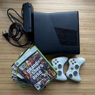 Xbox 360 S чипованная 2 джойстика 50 игр на дисках
