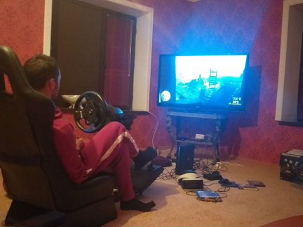 Продаю игровую платформу,P.S4 Pro 1t,руль Ps Trans