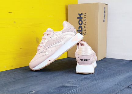Reebok кроссовки новые женские