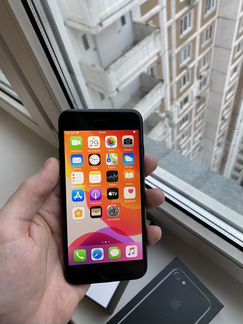 Телефон iPhone 7 32 GB jet black