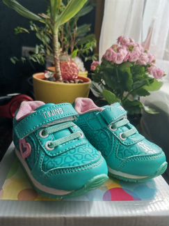 Кроссовки для девочки 18 рр