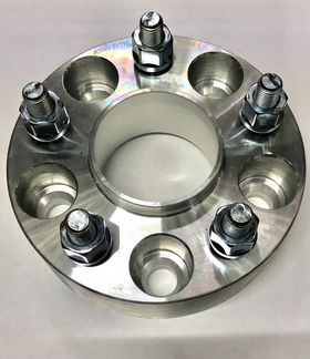 Колесные проставки на Nissan Serena