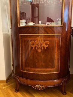 Шкаф витрина