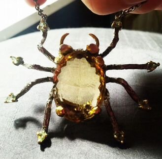 Колье с подвеской