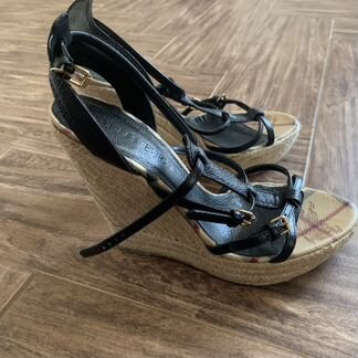 Новые босоножки Burberry 41р
