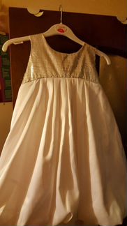 Новое нарядное платье р122-128