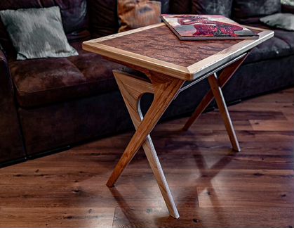 Стол для рукоделия из натурального дерева