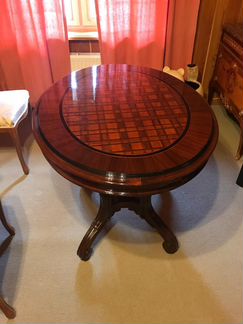 Стол обеденный