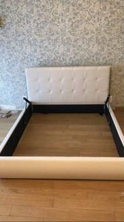 Кровать с подъемным механизмом