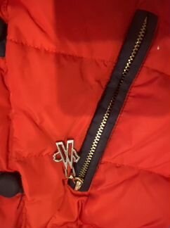 Яркий Зимний пуховик Moncler