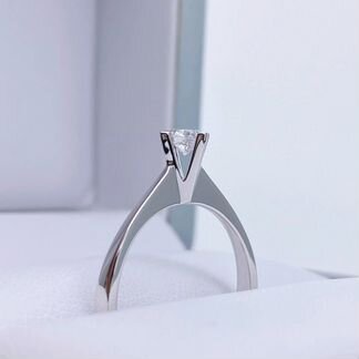 Золотое кольцо с Бриллиантом 0.28Ct