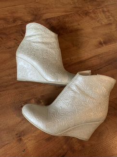 Свадебные полусапожки на танкетке